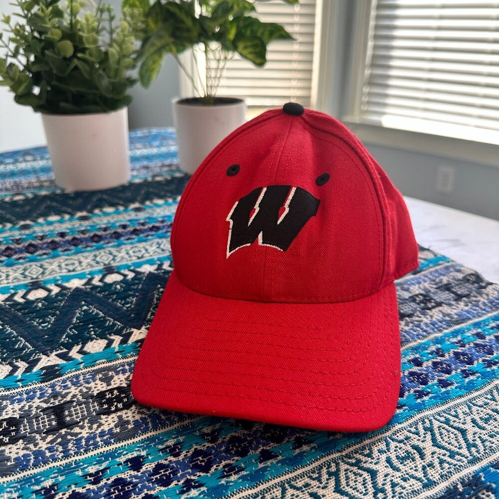 Fitted Legacy 7 &3/4 University of Wisconsin Madison UW Badgers Baseball Hat Cap